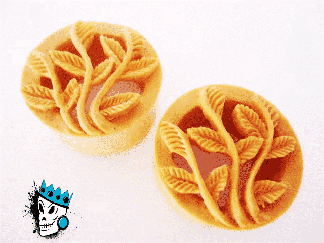 Scarlet Oak Wood Plugs (7/8 inch)
